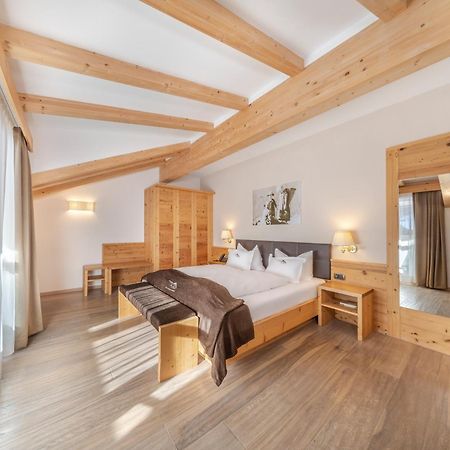 Hotel Chalet Dlaces Selva di Val Gardena Bagian luar foto