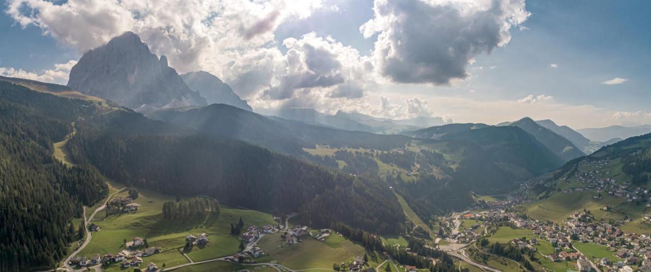 Hotel Chalet Dlaces Selva di Val Gardena Bagian luar foto