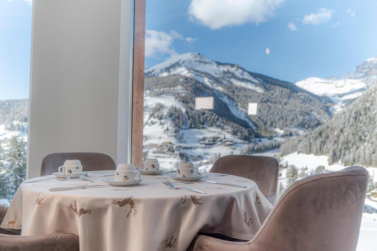 Hotel Chalet Dlaces Selva di Val Gardena Bagian luar foto