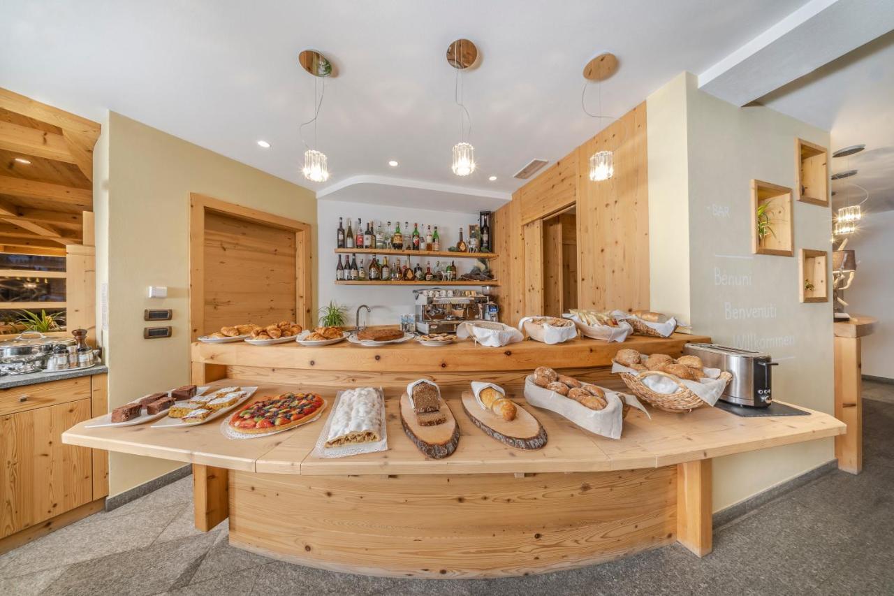 Hotel Chalet Dlaces Selva di Val Gardena Bagian luar foto