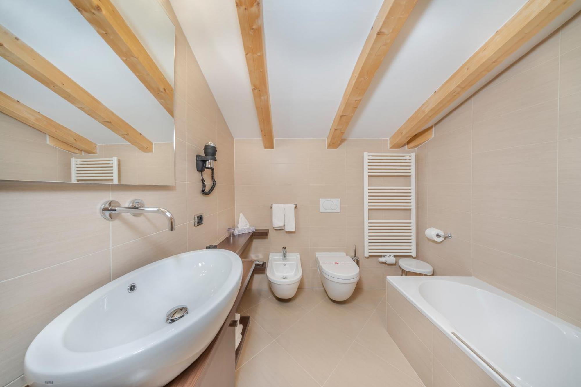 Hotel Chalet Dlaces Selva di Val Gardena Bagian luar foto