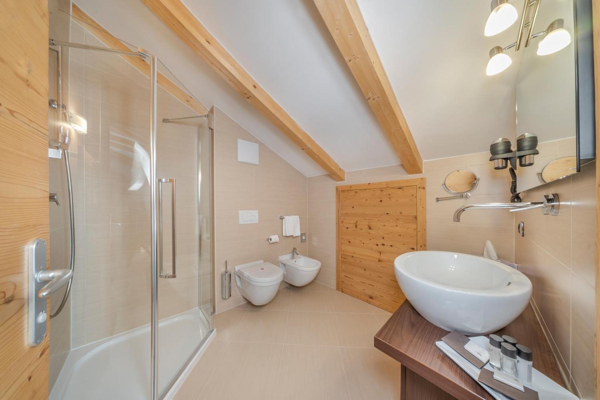 Hotel Chalet Dlaces Selva di Val Gardena Bagian luar foto