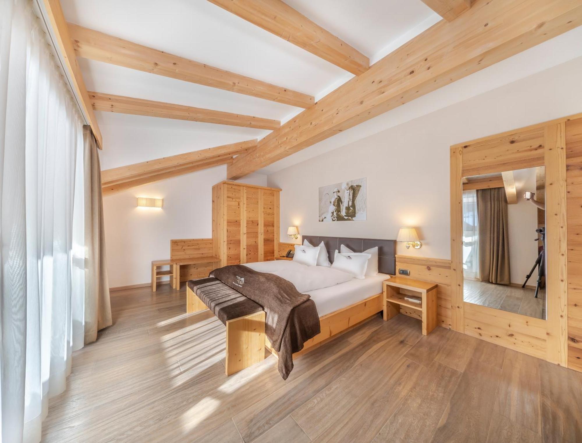 Hotel Chalet Dlaces Selva di Val Gardena Bagian luar foto