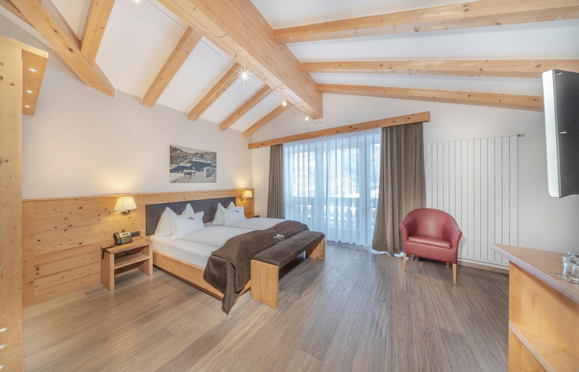 Hotel Chalet Dlaces Selva di Val Gardena Bagian luar foto