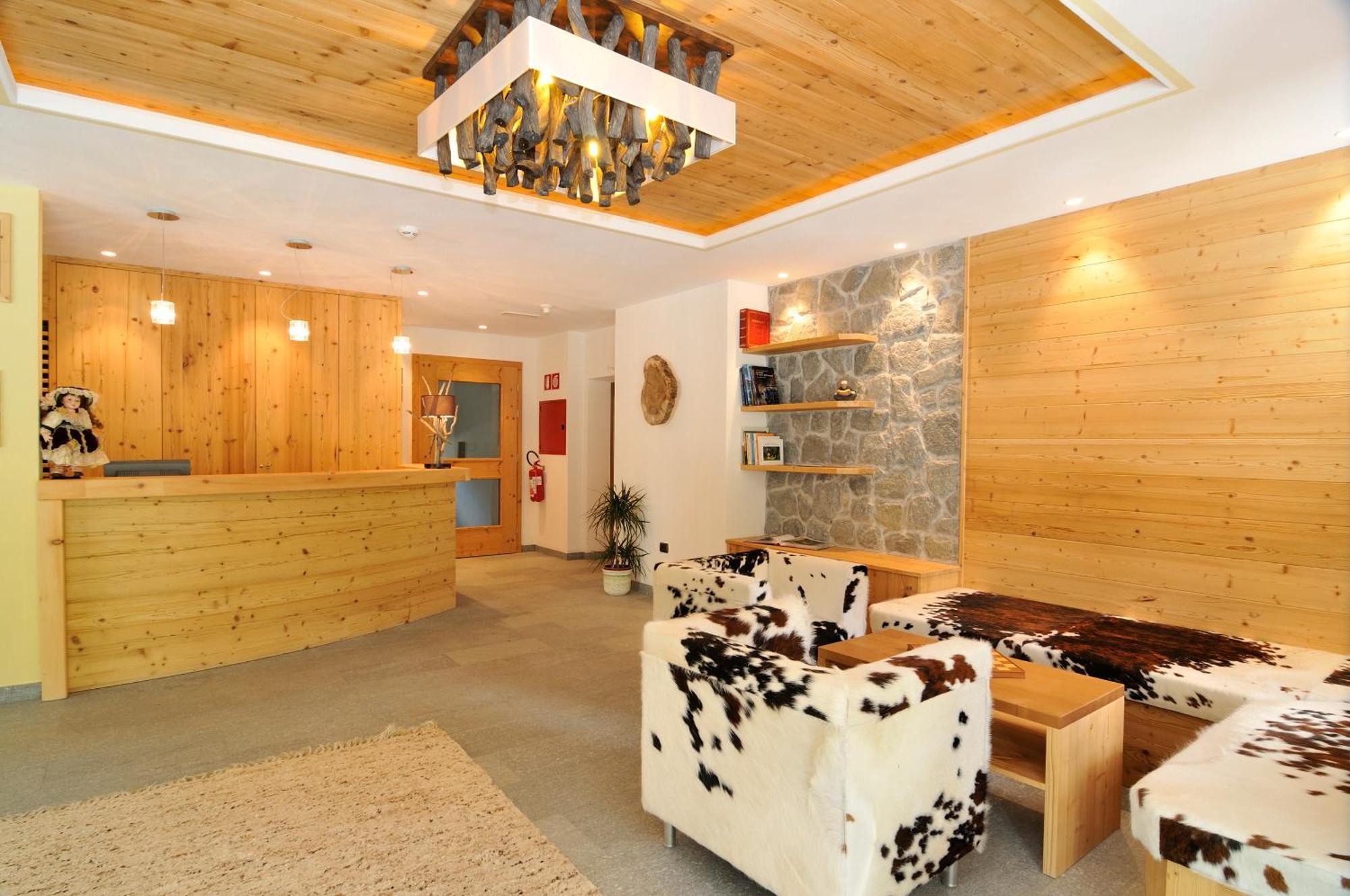 Hotel Chalet Dlaces Selva di Val Gardena Bagian luar foto
