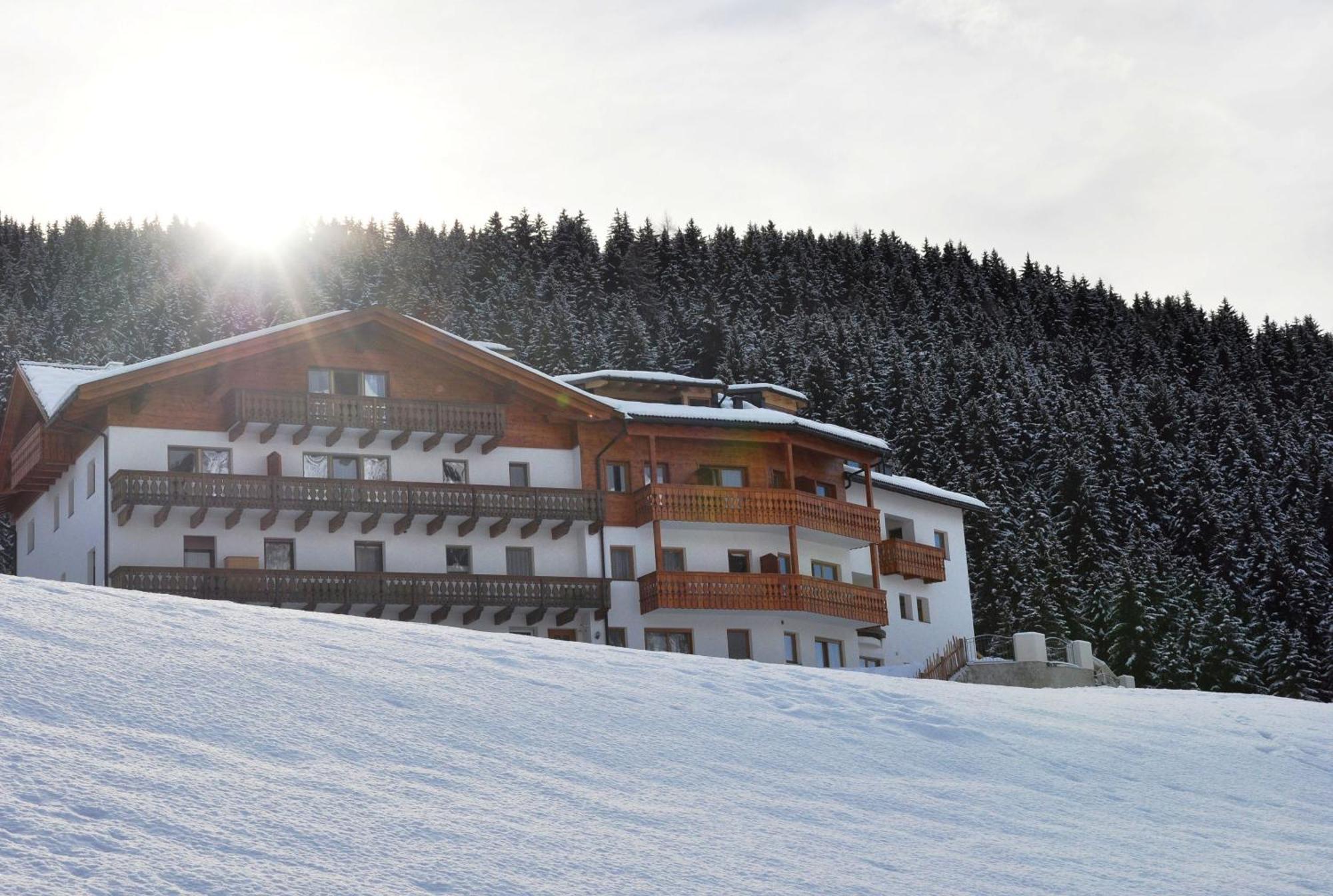 Hotel Chalet Dlaces Selva di Val Gardena Bagian luar foto