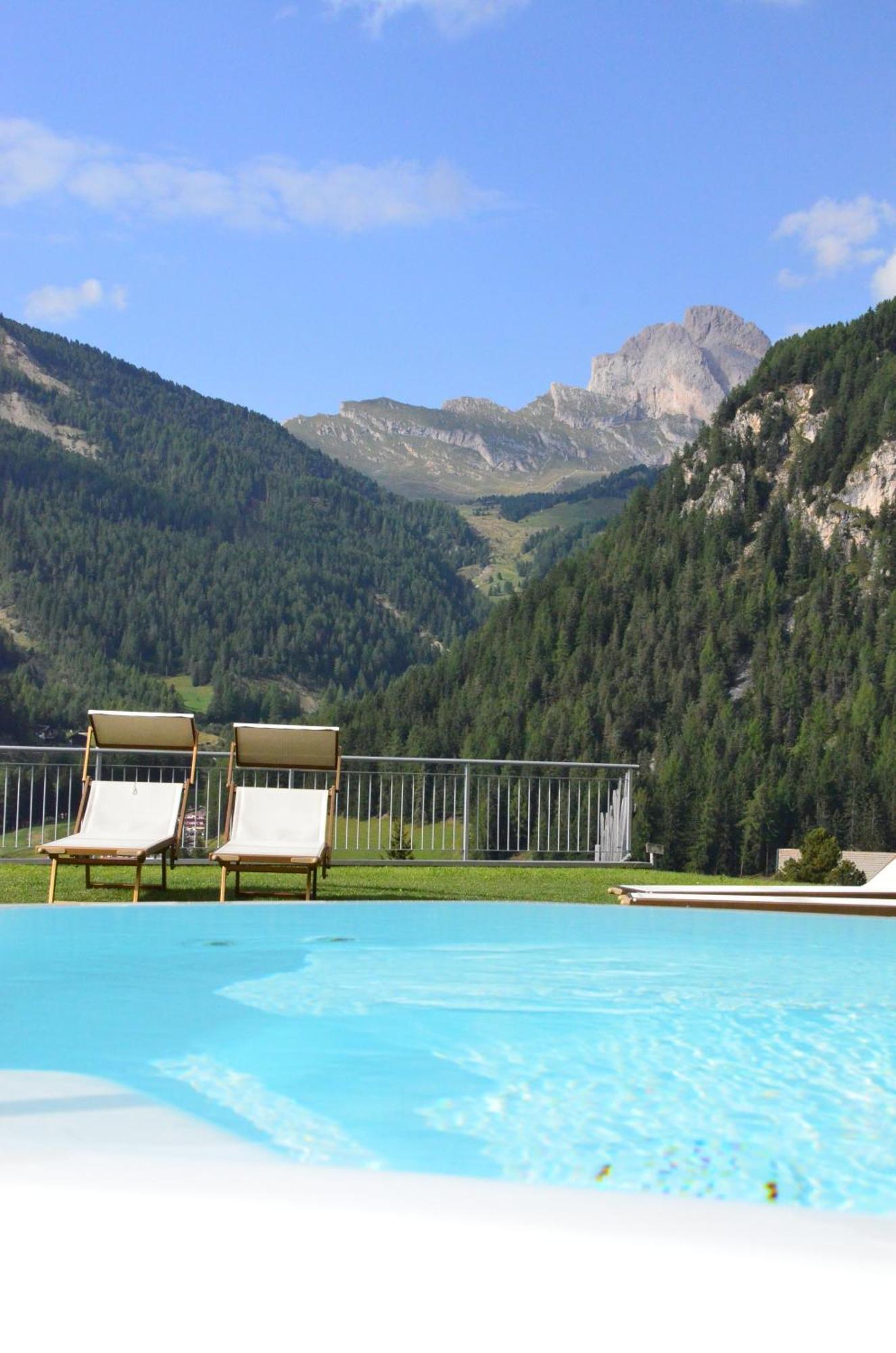Hotel Chalet Dlaces Selva di Val Gardena Bagian luar foto